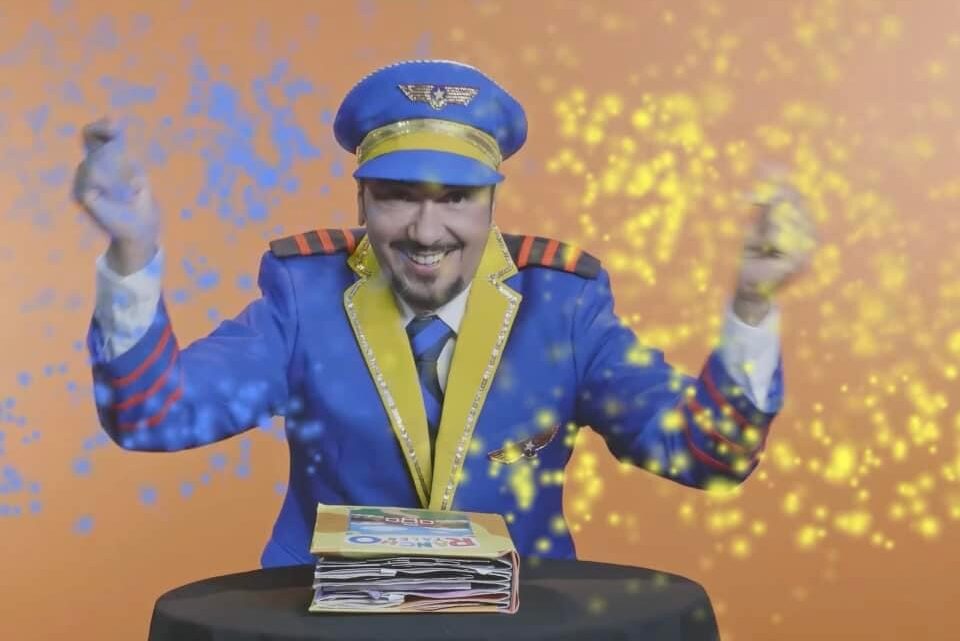  “Baila Pollito Baila”, nuevo video musical de El Avión The Airplane 