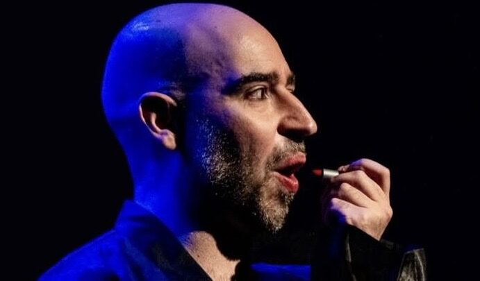 De FUERZAfest a Frenzy Fest “Lipstick” cuestiona la identidad.